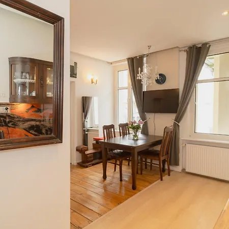 Apartment Totu Pulaskiego 8 *