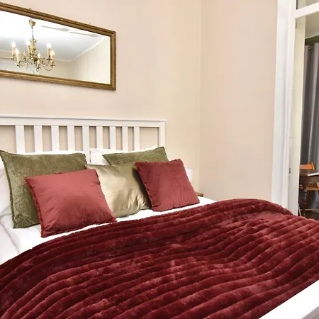 Apartment Totu Pulaskiego 8 *